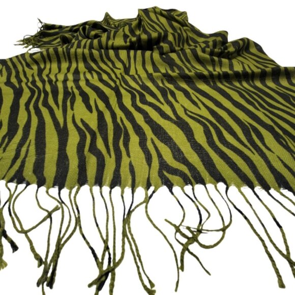 Green and Black Animal Print Scarf- NEW - Picture 3 of 6